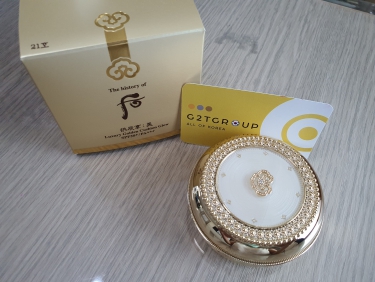 Phấn nước Whoo Luxury Golden Glow Cushion đính đá sang trọng