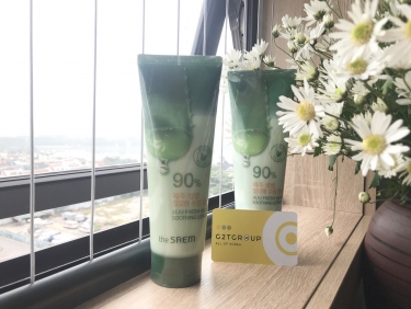 Kem dưỡng da Jeju Fresh Aloe Soothing Lotion 90% The Saem 
