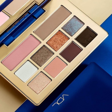 Bảng phấn mắt VDL Pantone 10 màu