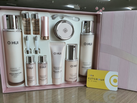 Bộ dưỡng ẩm trắng hồng Ohui Miracle Moisture Special Set (8 sản phẩm)