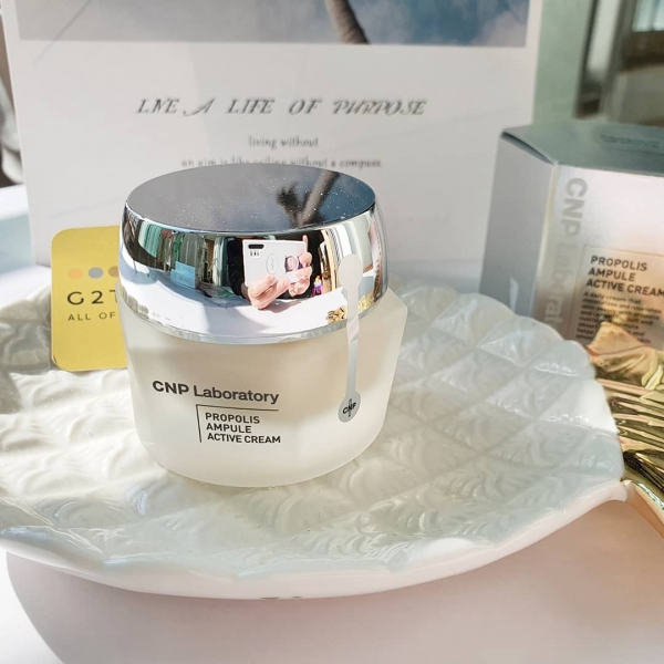 Kem dưỡng keo ong ẩm mịn da CNP Laboratory Propolis Active Cream 50ml 