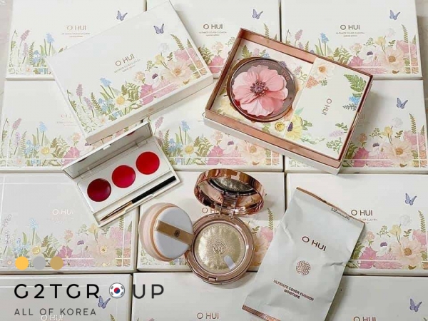 Set phấn nước Ohui hoa đào 3D Limmited 2020 Ultimate Cover Cushion Moisture tặng 1 lõi + 1 bảng son Ohui 3 màu