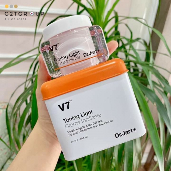 Kem dưỡng V7 Toning Light mẫu mới